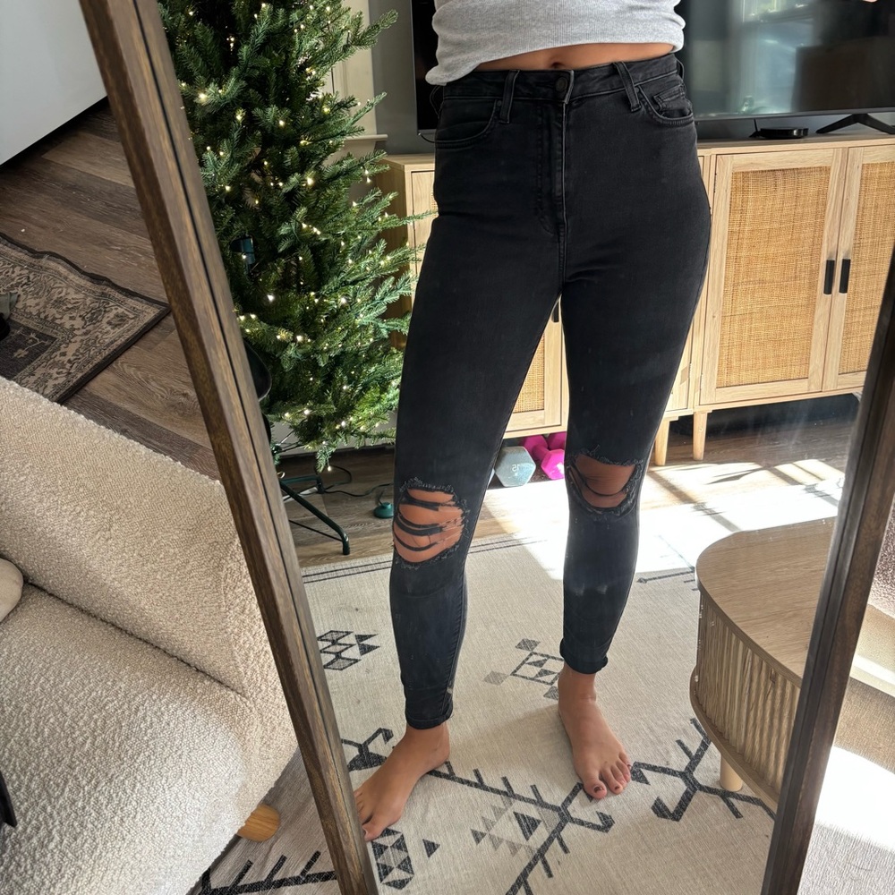 Forever 21 | Size 27 | Distressed Black Skinny Jeans